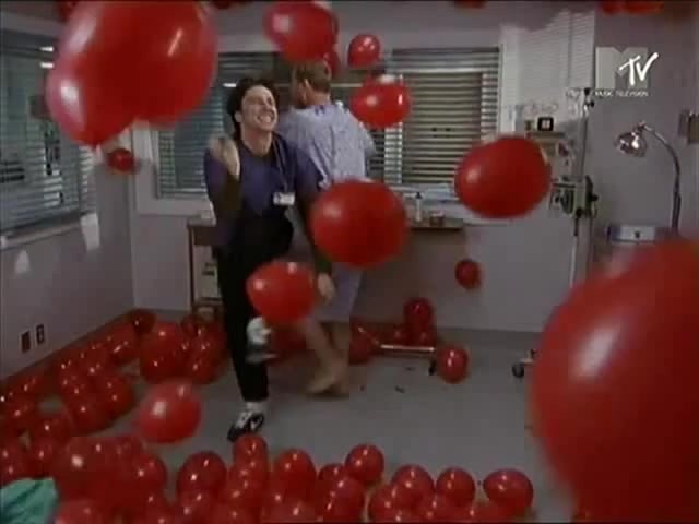 99 шаров. Шар клиника. 99 Воздушных шариков клиника. Nena 99 Luftballons. Тед клиника с шариком.