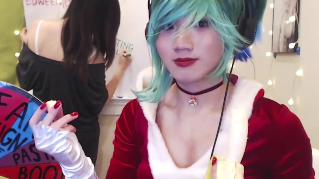 BoxBox Christmas Riven Cosplay - Coub - The Biggest Video Meme