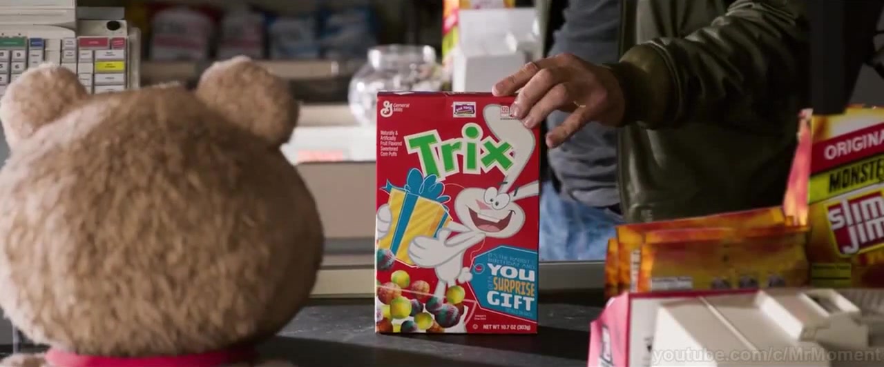 Лиам Нисон покупает хлопья "Trix". Третий лишний 2. - Coub