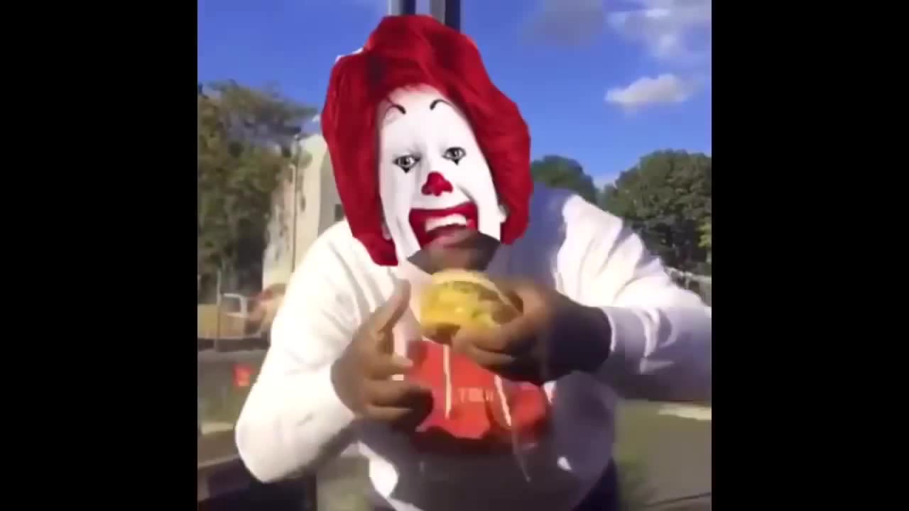 This is how you eat eat a Big Mac Coub