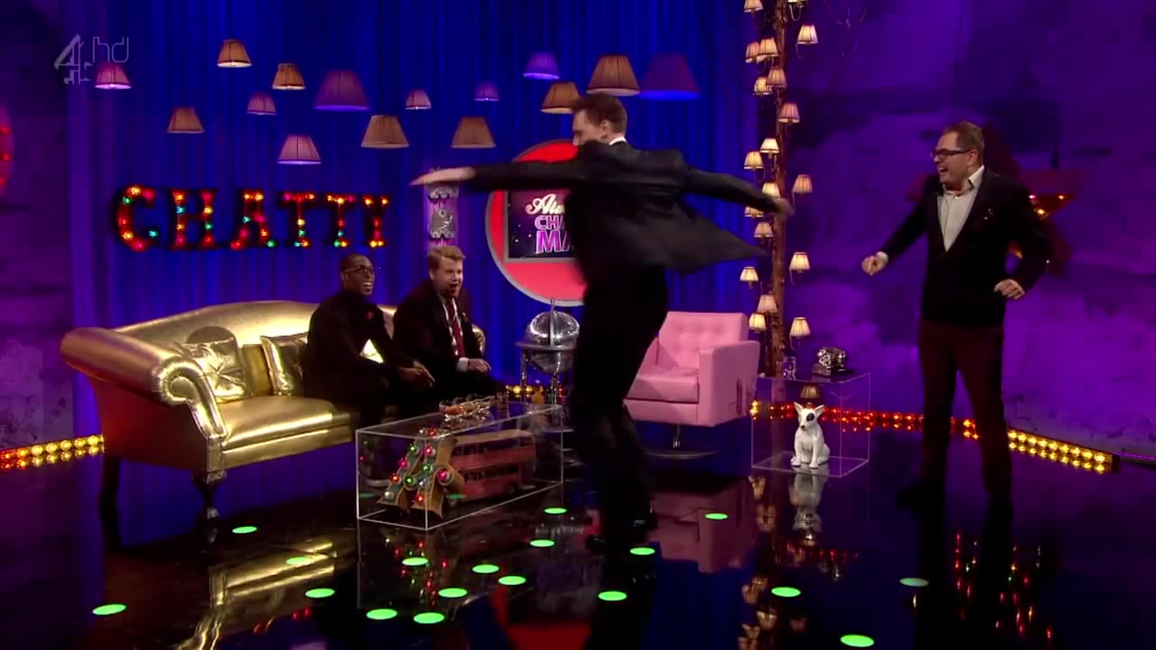 Tom Hiddleston dancing on Chatty Man Coub