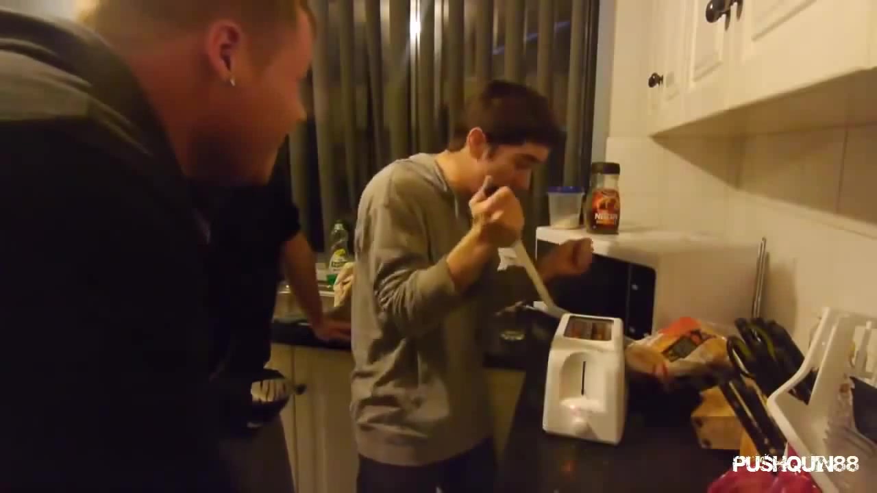 Guy Puts Knife In Toaster Coub