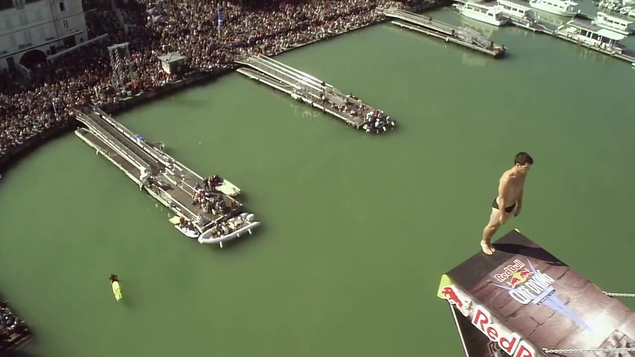 Cliff Diving More than dangerous. Athlete hits head during competition