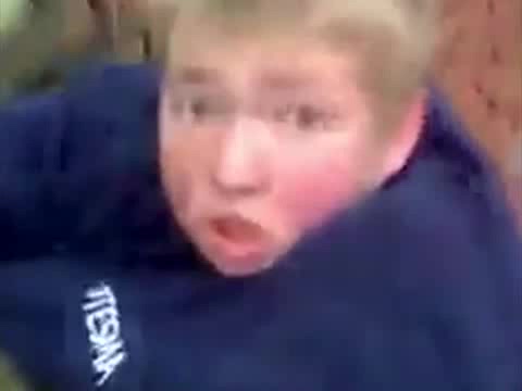 Денчик слазит