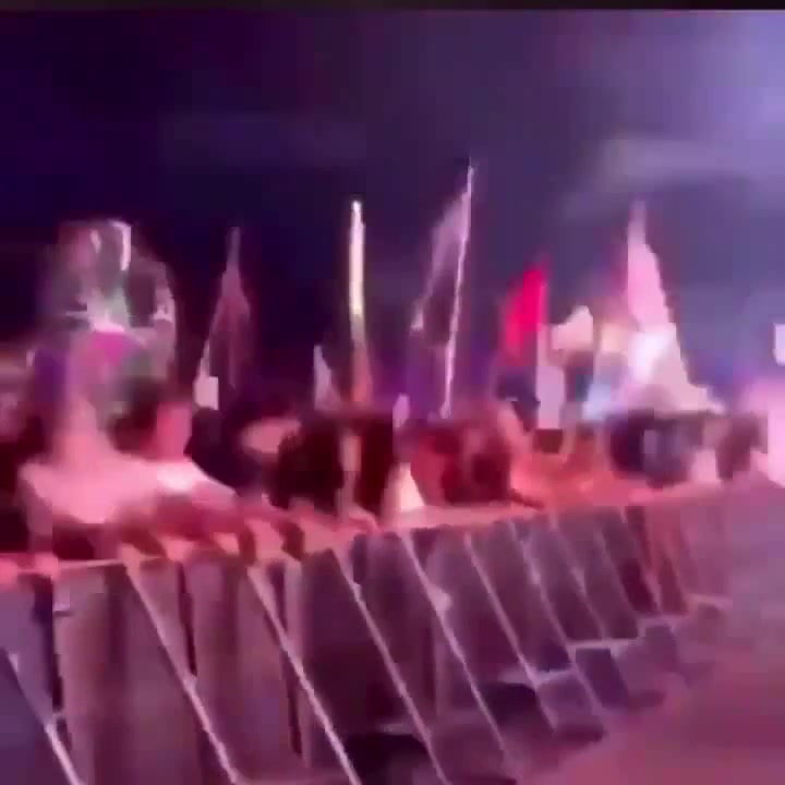 Буланова пам пам пам парам парам. Бум пам. буланова бум пам. бум пам пам парам. трясут забор на концерте.