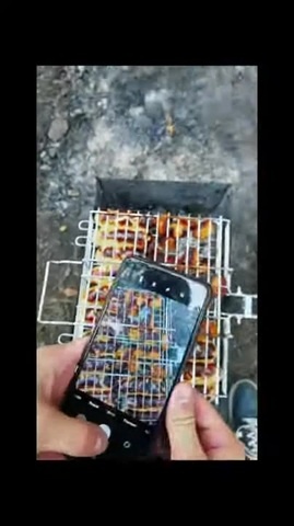 Неважно, на какую камеру вы снимаете, главное - не сжечь сосиски ...