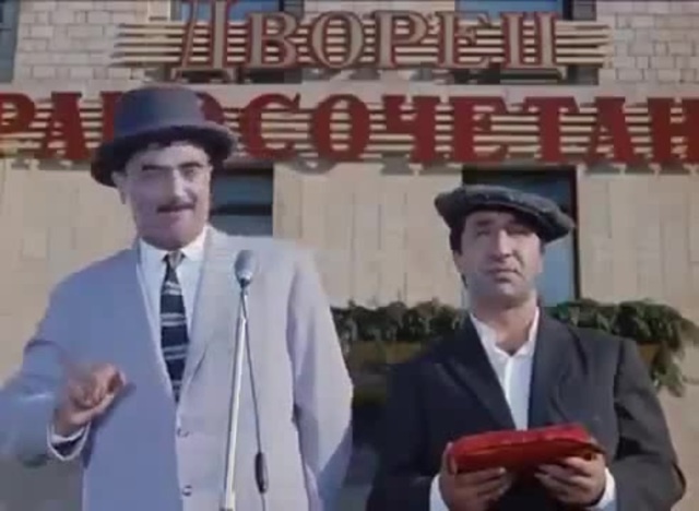 Грандиозно! Выпьем за женщину Отдай рог Кавказская Пленница - Coub