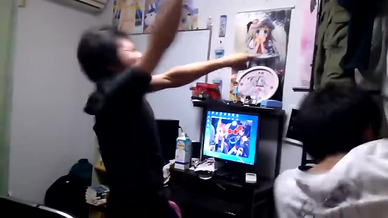 Asian guys dancing to game music - Coub