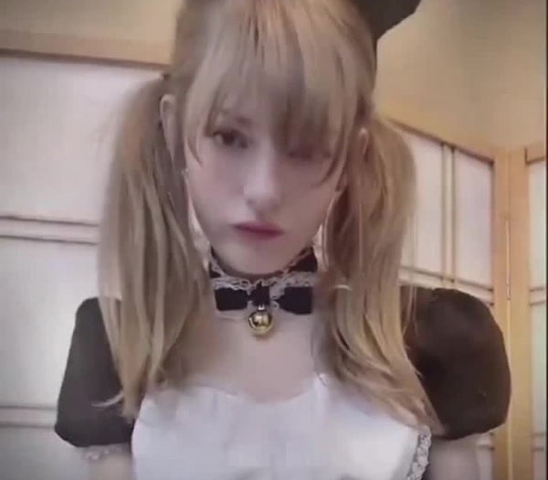 Ella Freya - Princess Peach Cosplay - 9GAG