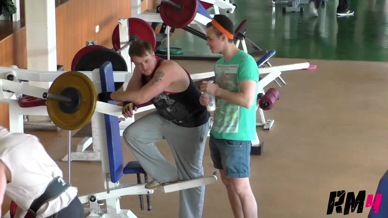 Гей в качалке / Epic Gay in the Gym Prank - Coub - The Biggest Video Meme  Platform