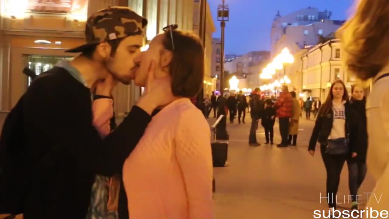 Kissing Prank   2 - video Dailymotion