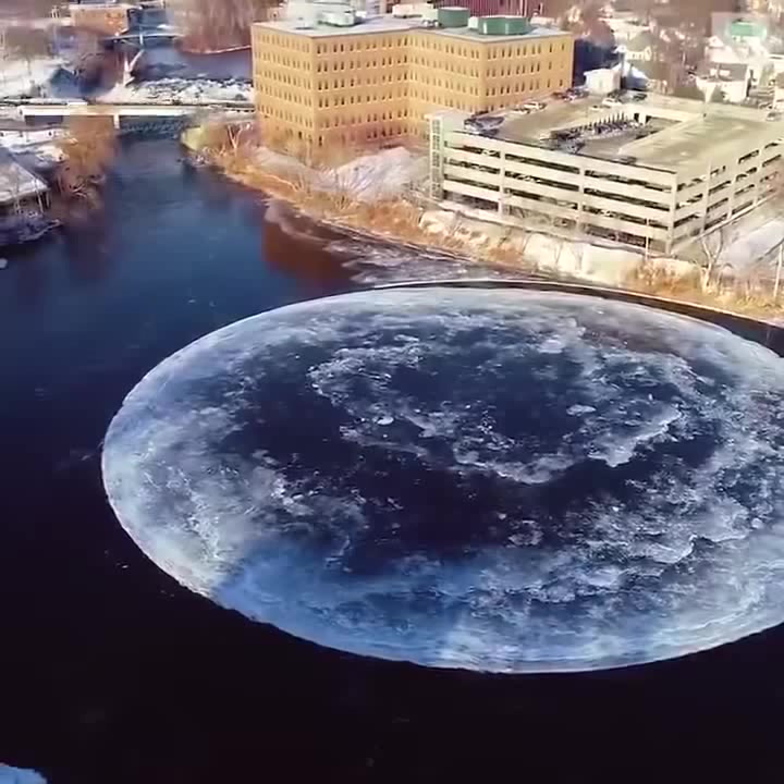 Ледяные круги на воде