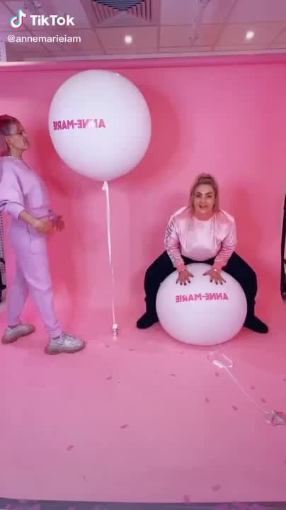 Making out with a pink Balloon: Kiss training with a balloon. - Coub - The  Biggest Video Meme Platform