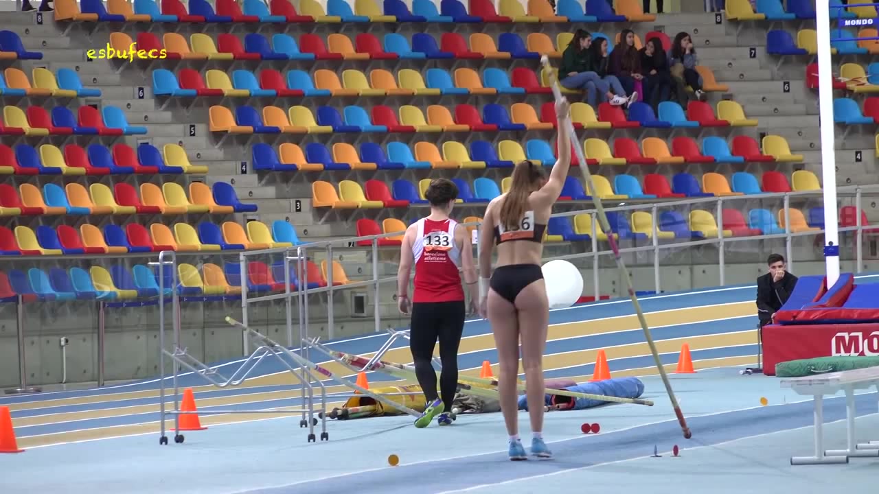 Спорт коуб. Девушка разминается. Maria esbufecs. Esbufecs Sabrina.