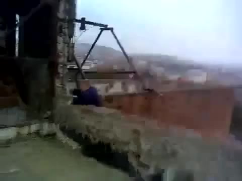 Денчик слазит