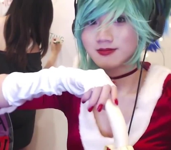 BoxBox Christmas Riven Cosplay - Coub - The Biggest Video Meme