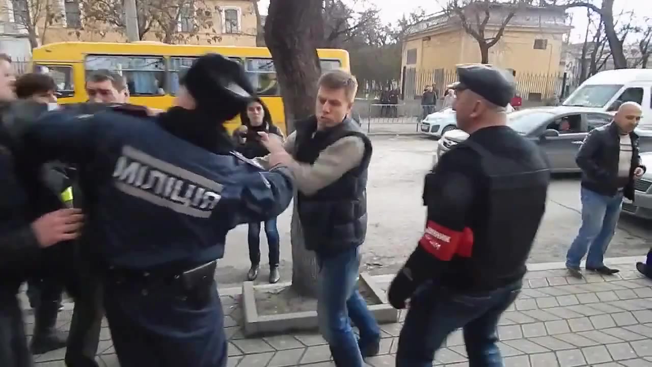 Лев против на грузинской границе. Получил по морде видео. Лицо боксера в момент удара. Получил по морде видео. Мастера бесконтактного боя нарвались на настоящего бойца.