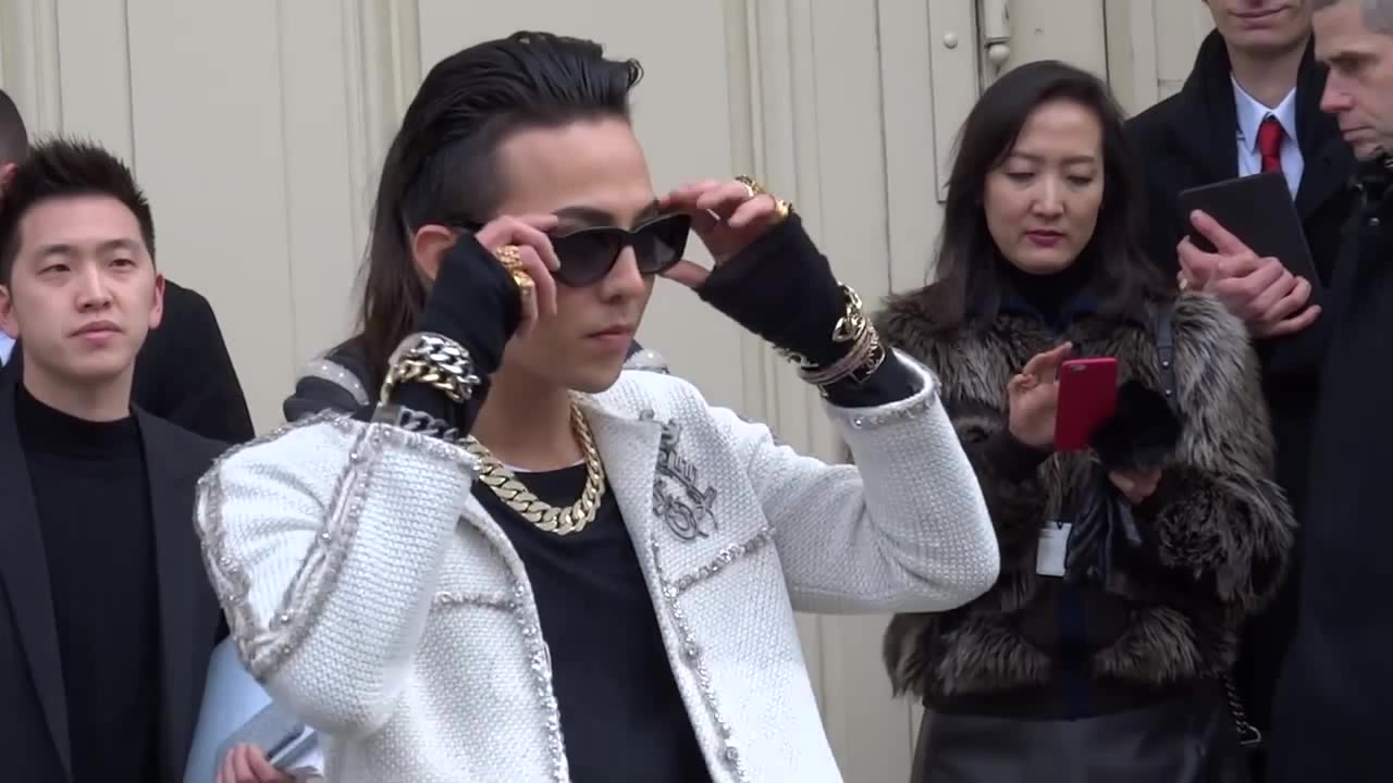 G-DRAGON ♕】(DEPARTURE) @ CHANEL FASHION SHOW IN PARIS by