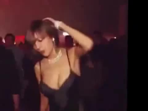 Голые Сиськи В Клубе