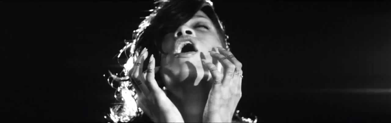 Песня like a stone. Shine bright like a diamond клип. rihanna shine bright like a diamond.